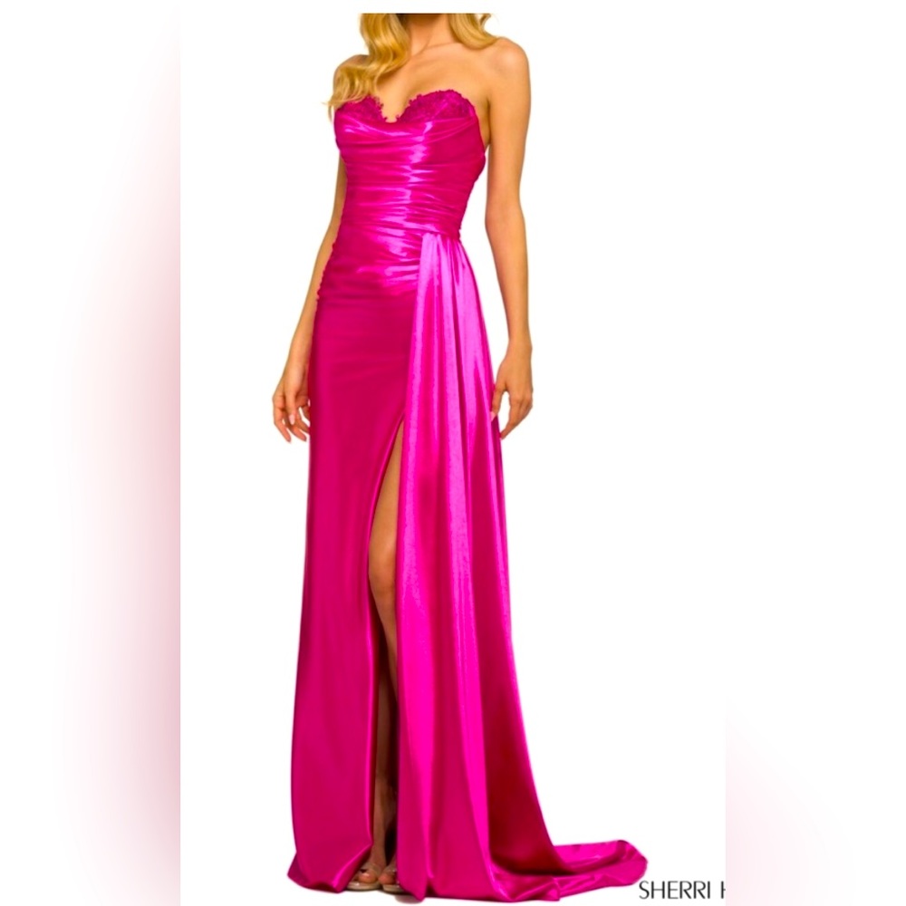 Sherri Hill 🩷55230🩷 gown in fuchsia‼️Worn once/$550 new‼️GLOVES INCLUDED‼️